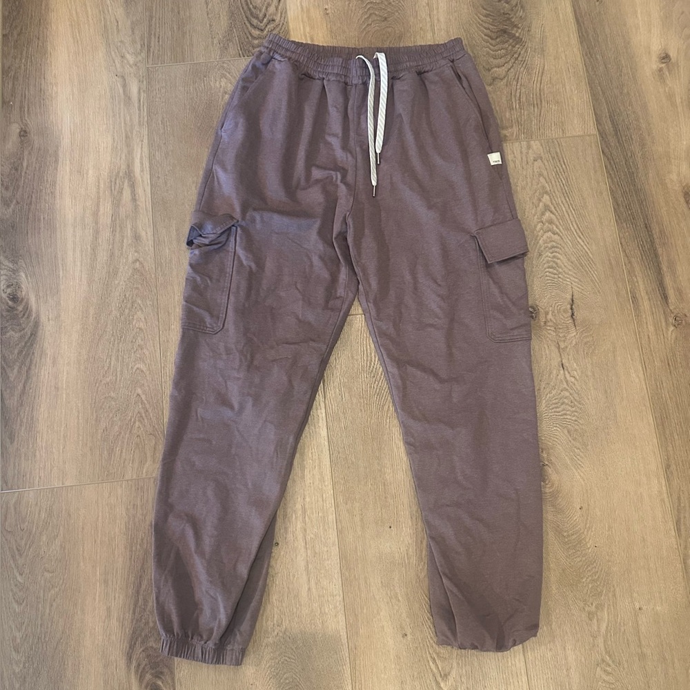 Vuori boyfriend joggers size small, like new. Plumb heather color. Ankle length.